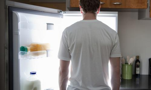 Какие просроченные продукты можно без опасений употреблять в пищу